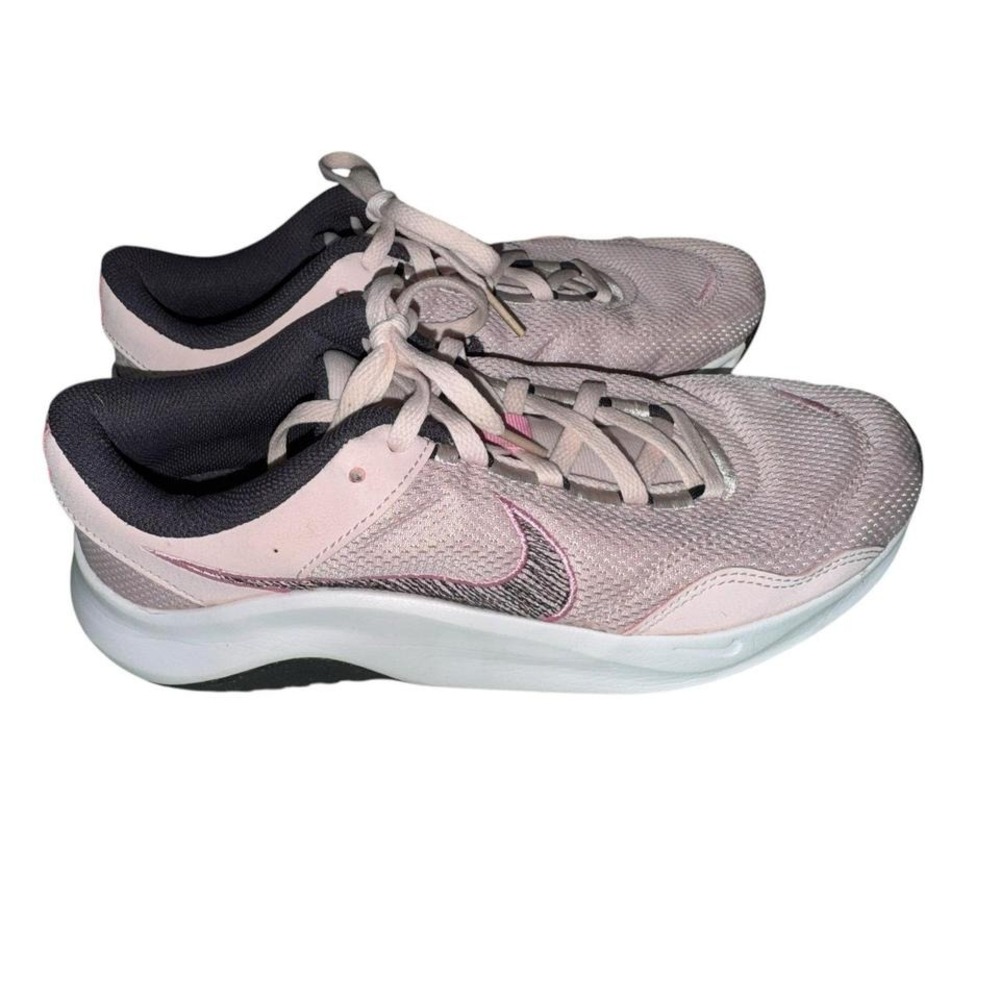 Nike Legend Essential 3 sneakers in pink women's‎ size 8.5